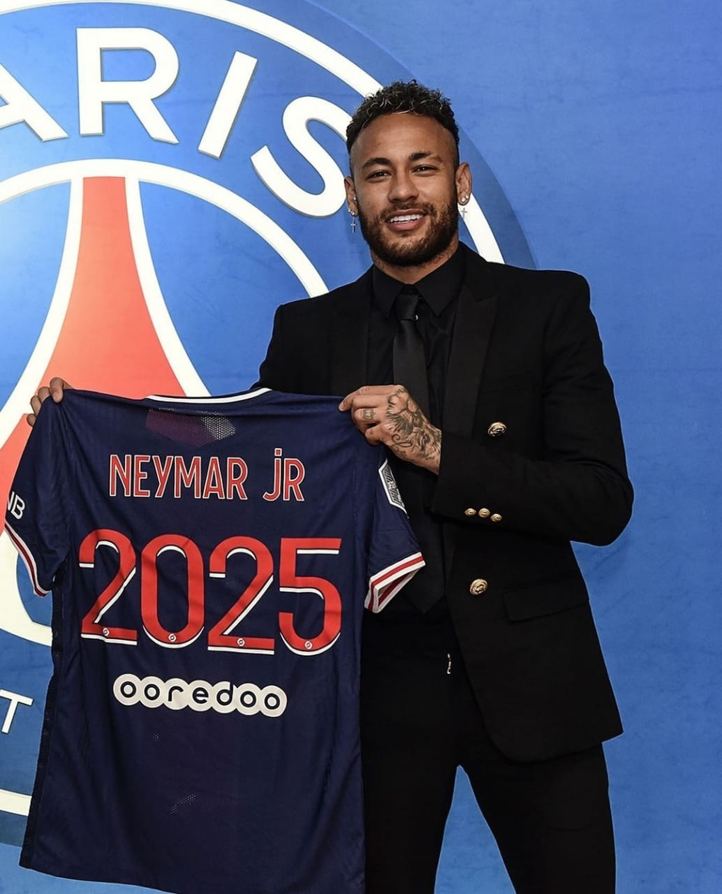 نيمار يجدد العقد مع نادي باريس سان جرمان حتى 2025