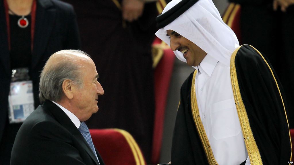رئيس FIFA يلتقي أمير قطر لمناقشة التحضيرات لعام ٢٠٢٢