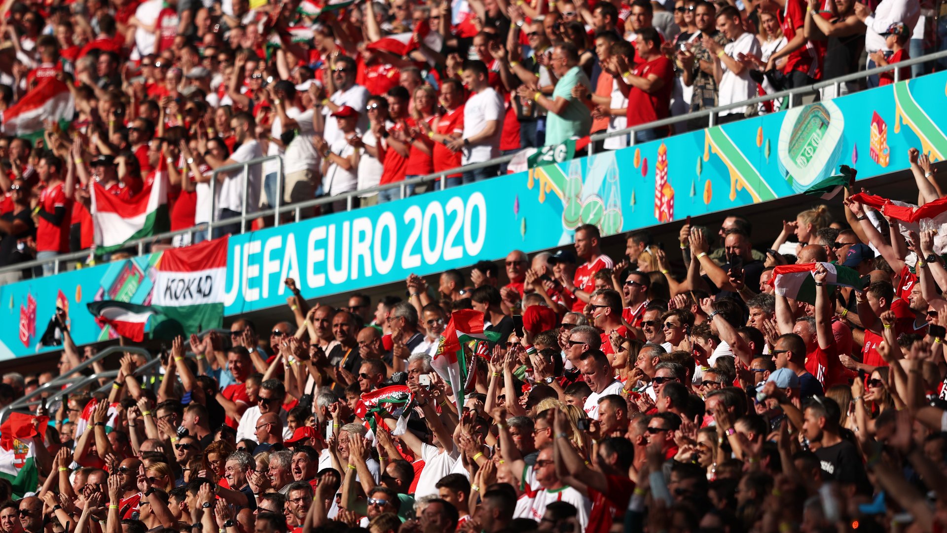 ميركل تحذر من امتلاء ملاعب مباريات يورو 2020