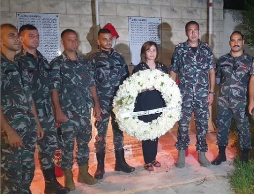 إلهام شاهين تزور النصب التذكاري لشهداء انفجار مرفأ بيروت