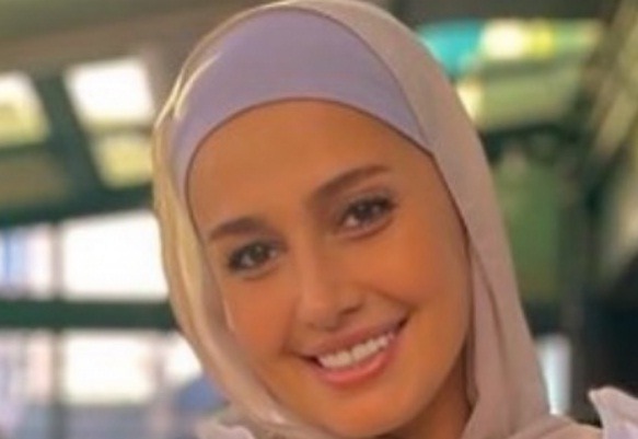 تعليق هنا شيحة على عودة شقيقتها حلا شيحة لارتداء الحجاب
